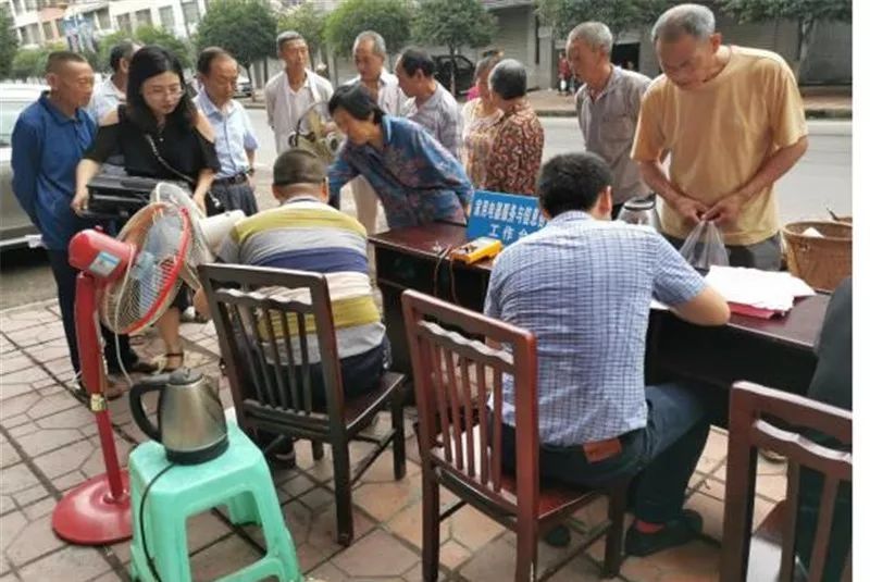 宣漢職業(yè)中專學(xué)校赴下八鎮(zhèn)開展信息技術(shù)咨詢服務(wù)，助力精準(zhǔn)脫貧攻堅(jiān)
